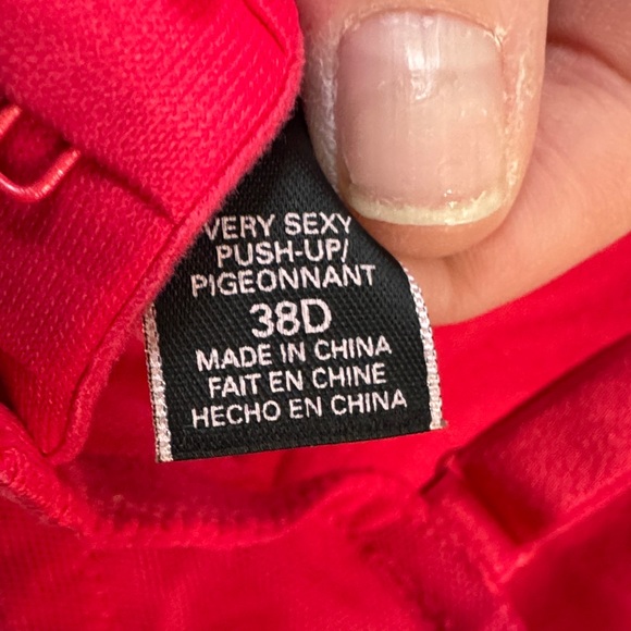 Red Lace Bra - Picture 6 of 7